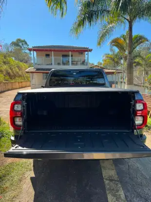 TOYOTA-HILUX-2025