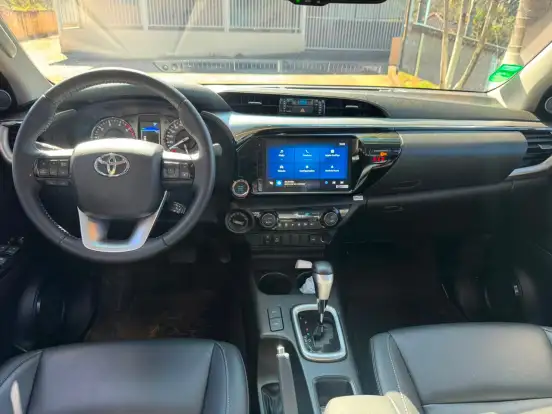 TOYOTA-HILUX-2025