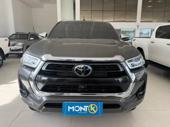 TOYOTA HILUX 2.8 D-4D TURBO DIESEL CD SRX 4X4 AUTOMÁTICO TOYOTA HILUX 2.8 D-4D TURBO DIESEL CD SRX 4X4 AUTOMÁTICO
