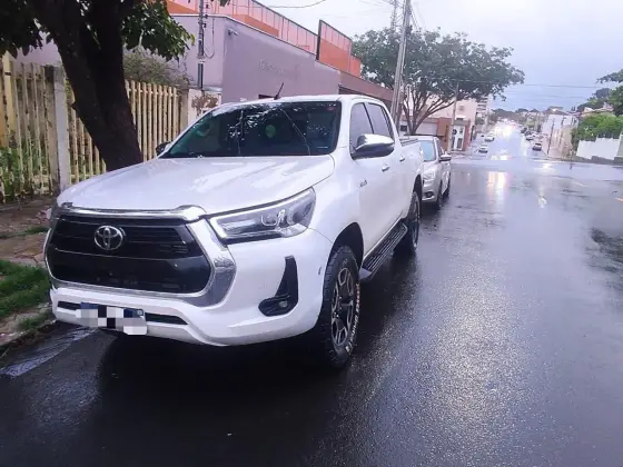 TOYOTA HILUX 2.8 D-4D TURBO DIESEL CD SRX 4X4 AUTOMÁTICO