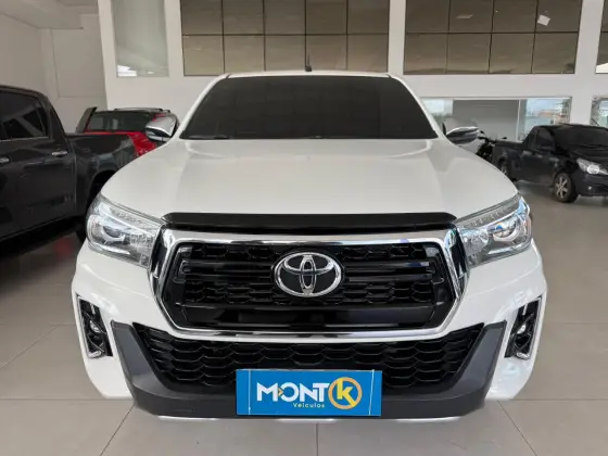 TOYOTA HILUX 2.8 SRX 4X4 CD 16V DIESEL 4P AUTOMÁTICO TOYOTA HILUX 2.8 SRX 4X4 CD 16V DIESEL 4P AUTOMÁTICO
