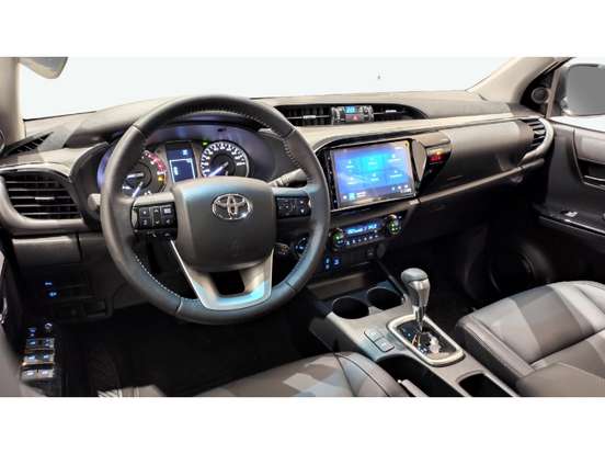 TOYOTA-HILUX-2025