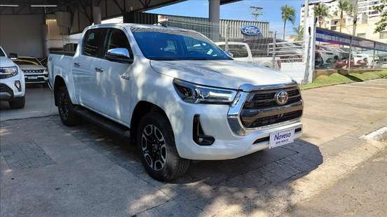 TOYOTA-HILUX-2025