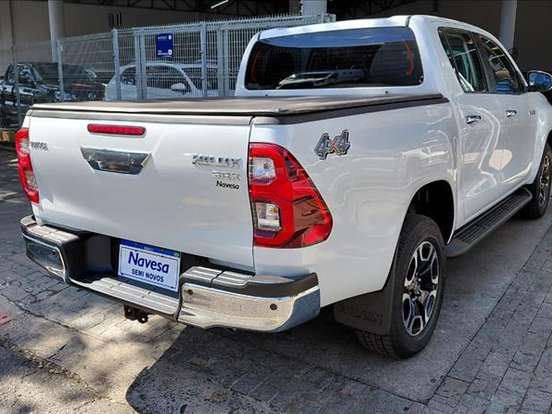TOYOTA-HILUX-2.8 D-4D TURBO DIESEL CD SRX 4X4 AUTOMÁTICO TOYOTA-HILUX-2025