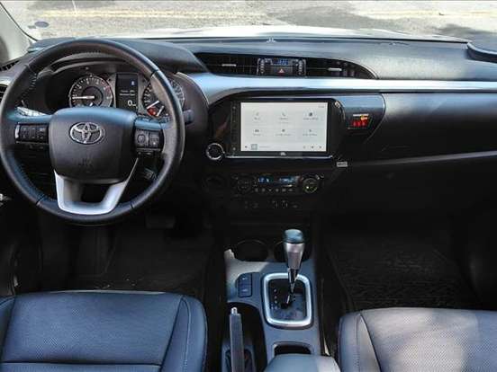 TOYOTA-HILUX-2.8 D-4D TURBO DIESEL CD SRX 4X4 AUTOMÁTICO TOYOTA-HILUX-2025