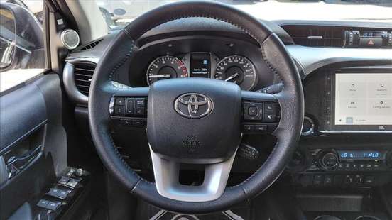 TOYOTA-HILUX-2025
