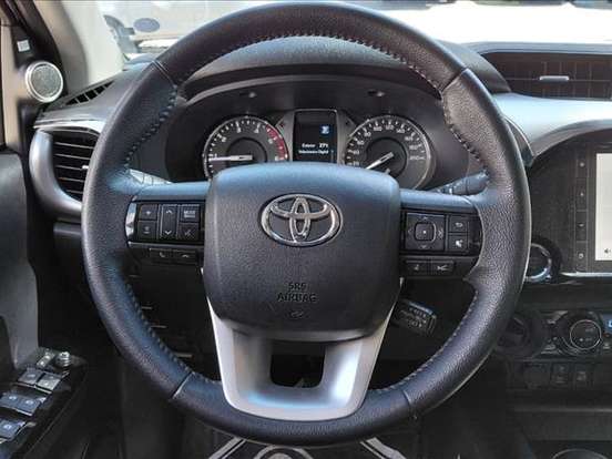 TOYOTA-HILUX-2.8 D-4D TURBO DIESEL CD SRX 4X4 AUTOMÁTICO TOYOTA-HILUX-2025