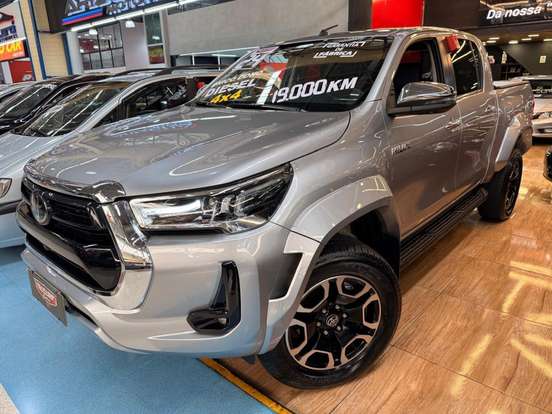 TOYOTA-HILUX-2.8 D-4D TURBO DIESEL CD SRX PLUS 4X4 AUTOMÁTICO TOYOTA-HILUX-2023