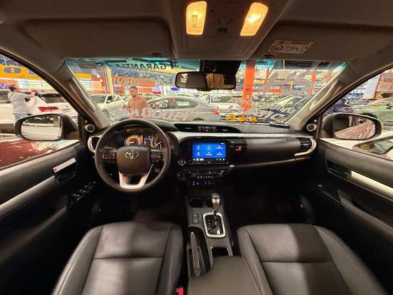 TOYOTA-HILUX-2.8 D-4D TURBO DIESEL CD SRX PLUS 4X4 AUTOMÁTICO TOYOTA-HILUX-2023