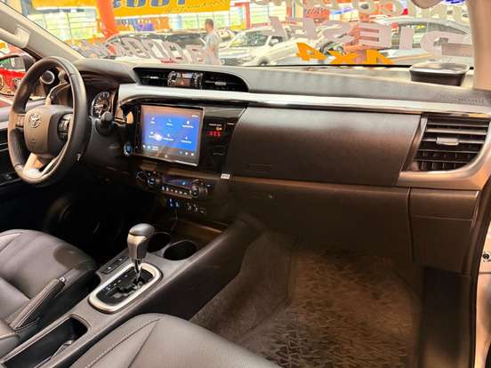 TOYOTA-HILUX-2.8 D-4D TURBO DIESEL CD SRX PLUS 4X4 AUTOMÁTICO TOYOTA-HILUX-2023