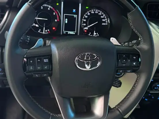 TOYOTA-HILUX SW4-2.8 D-4D TURBO DIESEL DIAMOND 7L 4X4 AUTOMÁTICO TOYOTA-HILUX SW4-2025
