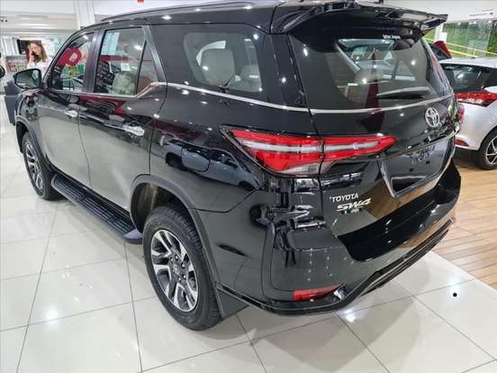 TOYOTA-HILUX SW4-2026