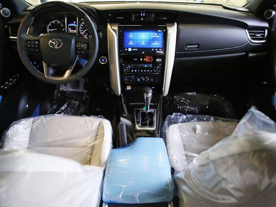TOYOTA-HILUX SW4-2026