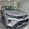 TOYOTA HILUX SW4 2.8 D-4D TURBO DIESEL SRX PLATINUM 4X4 AUTOMÁTICO TOYOTA HILUX SW4 2.8 D-4D TURBO DIESEL SRX PLATINUM 4X4 AUTOMÁTICO