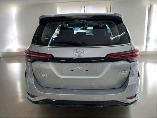 TOYOTA-HILUX SW4-2026