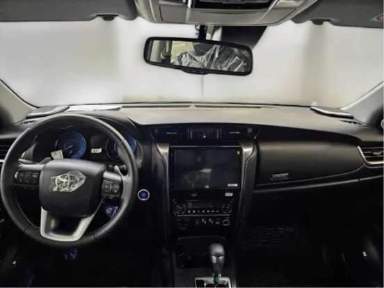 TOYOTA-HILUX SW4-2026