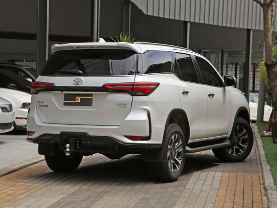 TOYOTA-HILUX SW4-2026