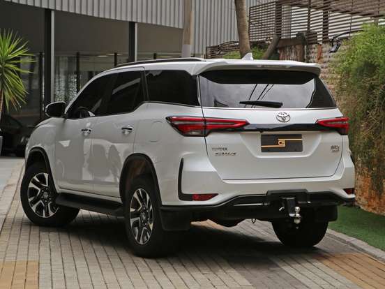 TOYOTA-HILUX SW4-2026