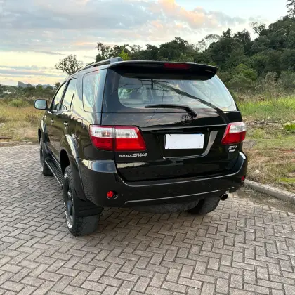 TOYOTA HILUX SW4 3.0 SRV 4X4 7 LUGARES 16V TURBO INTERCOOLER DIESEL 4P AUTOMÁTICO TOYOTA HILUX SW4 3.0 SRV 4X4 7 LUGARES 16V TURBO INTERCOOLER DIESEL 4P AUTOMÁTICO