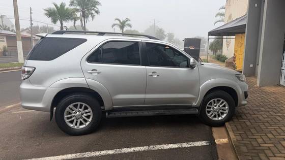 TOYOTA HILUX SW4 3.0 SRV 4X4 7 LUGARES 16V TURBO INTERCOOLER DIESEL 4P AUTOMÁTICO