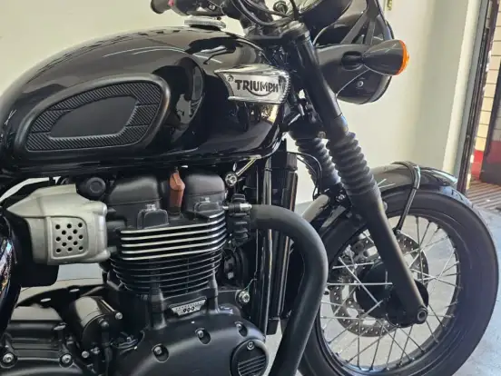 TRIUMPH-BONNEVILLE T100 BLACK 900 TRIUMPH-BONNEVILLE T100 BLACK 900-2018