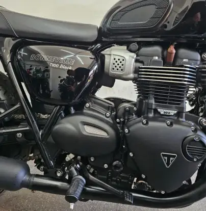 TRIUMPH-BONNEVILLE T100 BLACK 900-2018