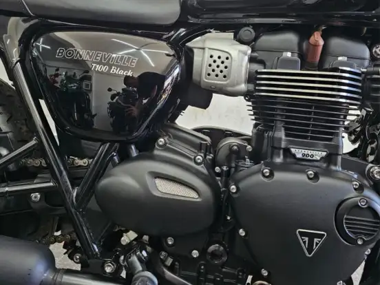TRIUMPH-BONNEVILLE T100 BLACK 900 TRIUMPH-BONNEVILLE T100 BLACK 900-2018