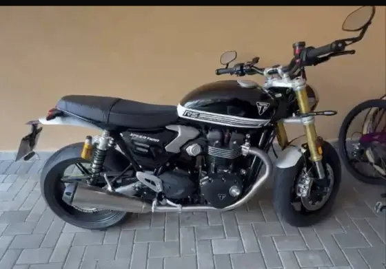 TRIUMPH SPEED TWIN RS 