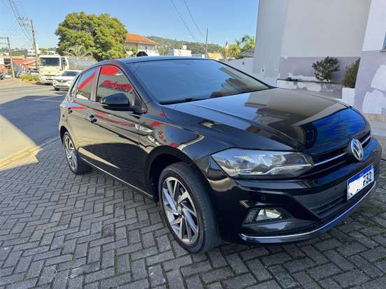 VOLKSWAGEN-POLO-2019