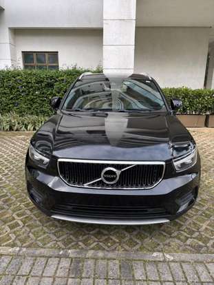 VOLVO-XC40-2020