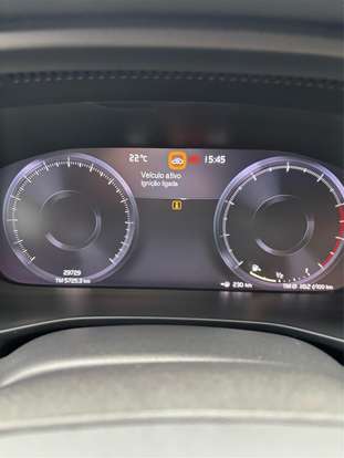VOLVO-XC40-2020