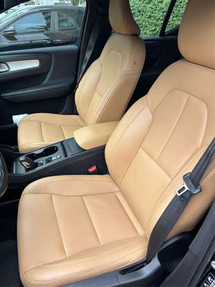 VOLVO-XC40-2020