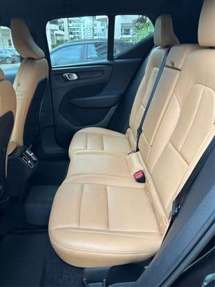 VOLVO-XC40-2020