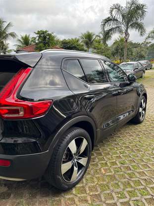 VOLVO-XC40-2020