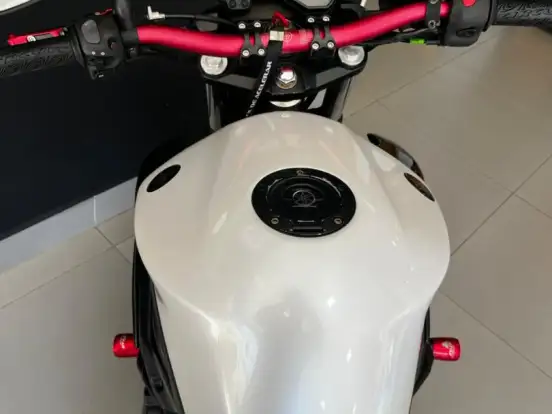YAMAHA-XJ6 N YAMAHA-XJ6 N-2011