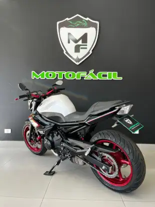 YAMAHA-XJ6 N-2011