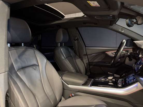 AUDI-Q8-2020