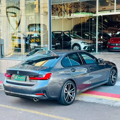 BMW-320i-2019
