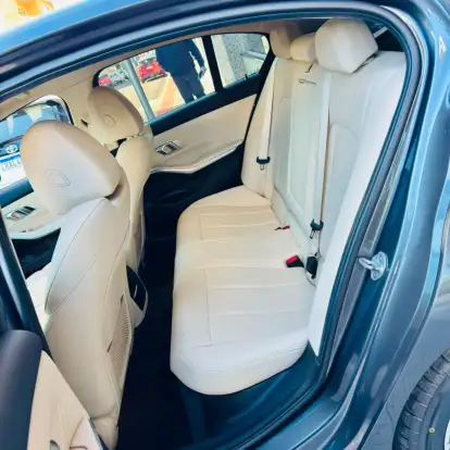 BMW-320i-2019
