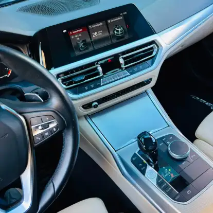 BMW-320i-2019