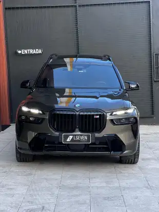BMW-X7-2024
