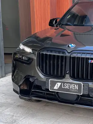 BMW-X7-2024