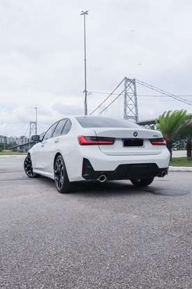 BMW-320i-2024
