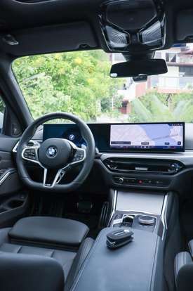 BMW-320i-2024