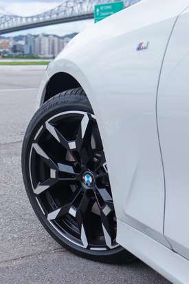 BMW-320i-2024