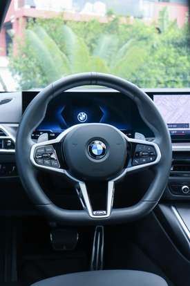 BMW-320i-2024