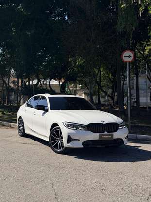 BMW-320i-2022