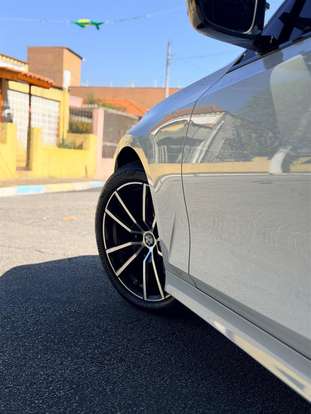 BMW-320i-2022