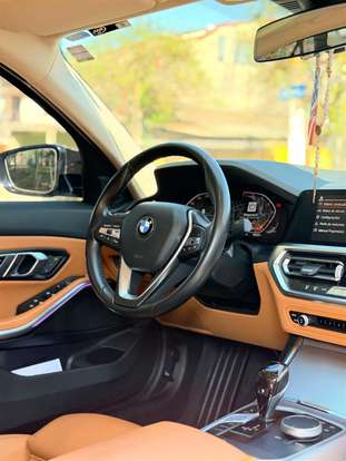 BMW-320i-2022