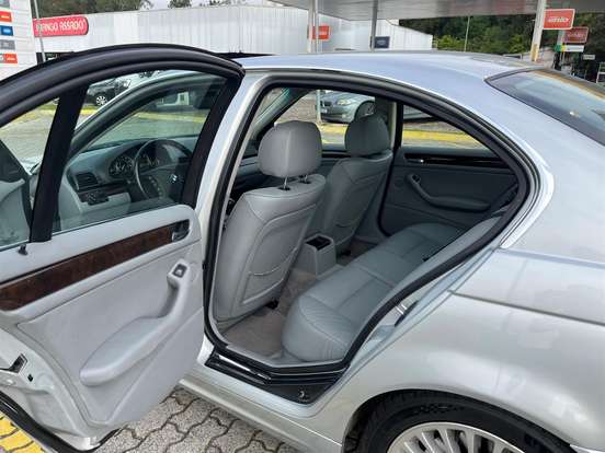 BMW-330i-2002